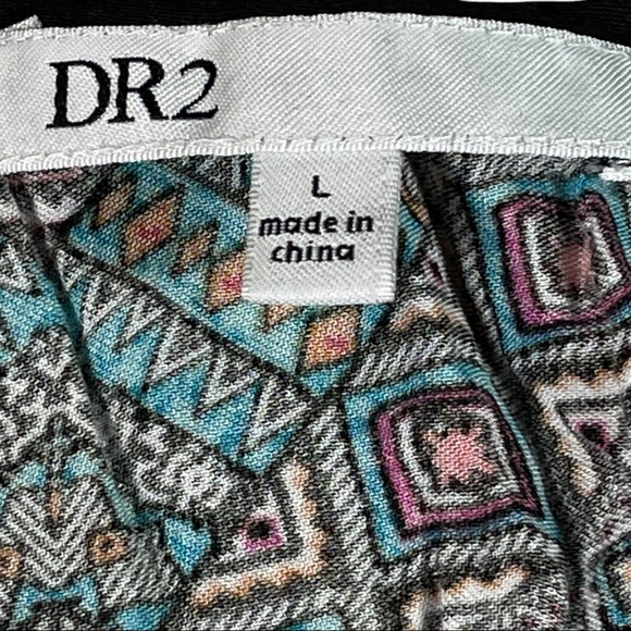 DR2 size large Aztec pink, blue, orange, black design sleeveless curved hem top - Picture 10 of 10
